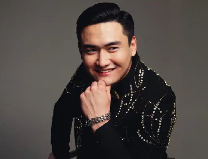 «Барлығын мен өз мойныма аламын»: Төреғали  Төреәлі жас әншімен дуэт орындағысы келетінін айтты