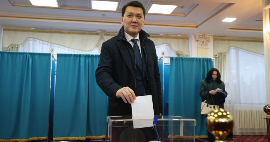 Мемлекеттік кеңесші Ерлан Қарин референдумда дауыс берді