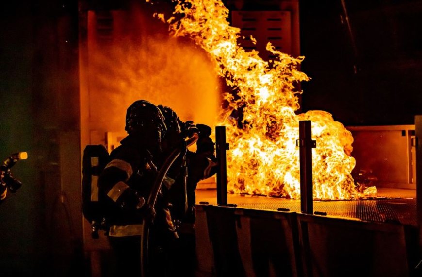 Адам шығыны бар: Оралда жатақханадан өрт шықты