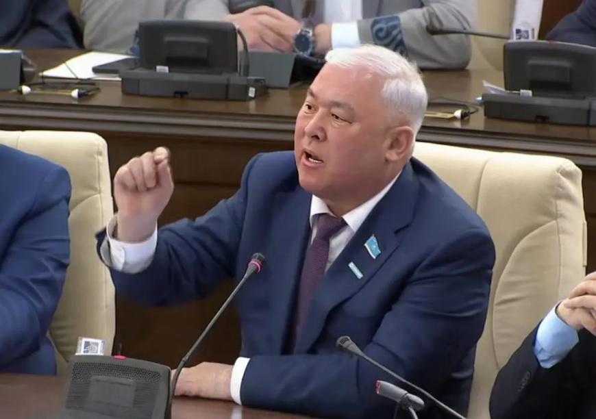 «Қарапайым жұмысшылар зардап шекті»: Депутат Мұрат Әбенов еңбек кодексіндегі мәселелерді  көтерді