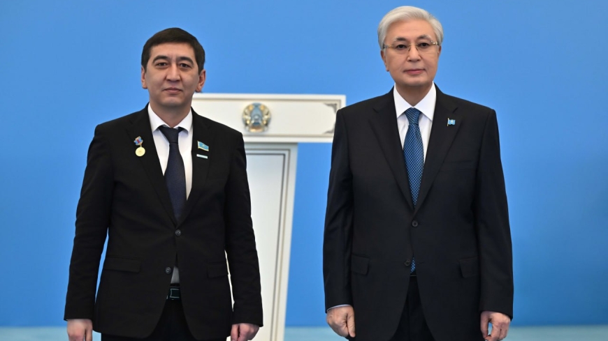 Аванспен берген шығар»: Ринат Зайыт Тоқаевтан алған марапатына ұялғанын айтты(ВИДЕО)