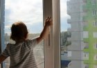 Оралда екі бірдей бүлдіршін терезеден құлап кетті