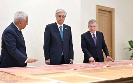 Мирзиёев Тоқаевқа бірқатар тарихи құжатты тапсырды