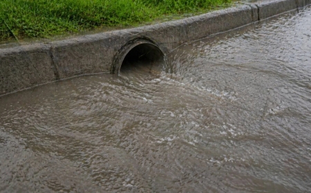 Алматыда нөсер жаңбыр кезінде ер адам арыққа құлап, мерт болды