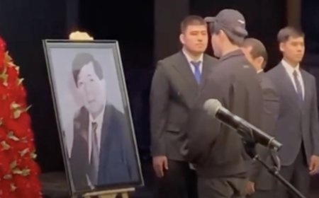 «Тектілігі ғой»: Димаш Құдайберген Шахановты ақтық сапарға шығарып салуға арнайы келді (ВИДЕО)