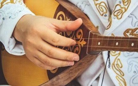 Домбыраны "харам" деген ер адам қамауға алынды