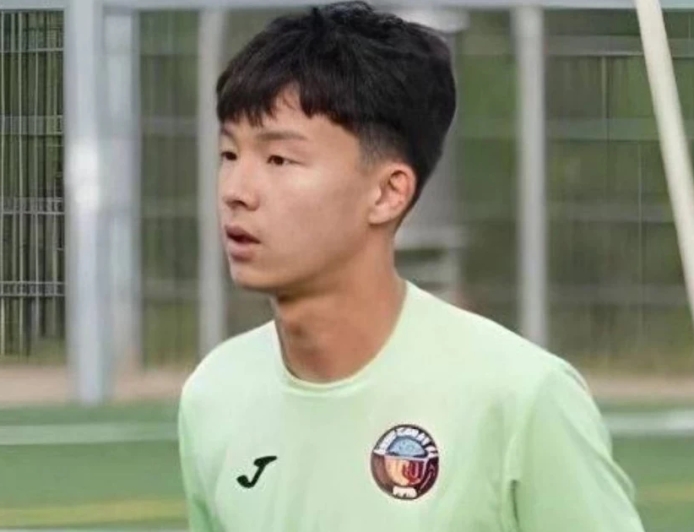 15 жастағы қазақ баласы «Барселона» клубымен келісімшартқа отырды