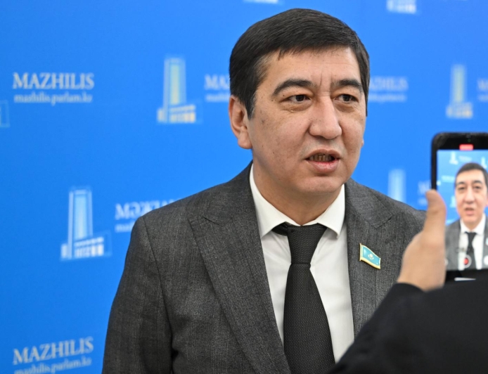 «Көрінген әумесер әлеуметтік желіде «әулие» болып кетті» – Ринат Зайыт