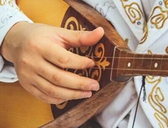 Домбыраны "харам" деген ер адам қамауға алынды