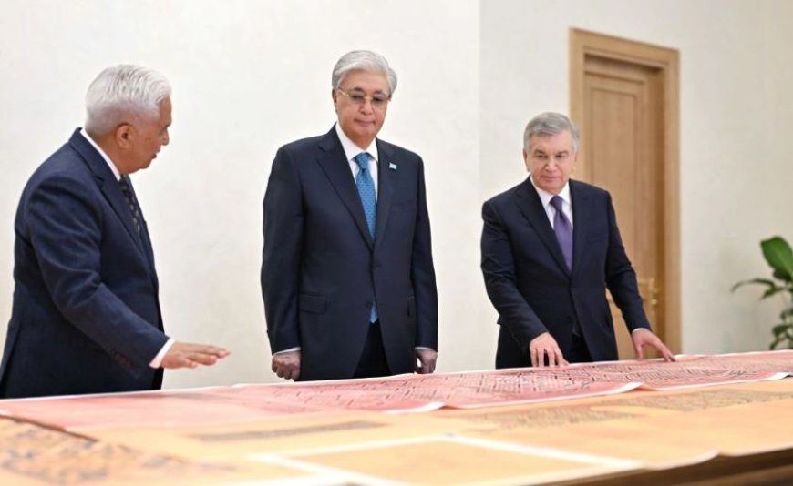 Мирзиёев Тоқаевқа бірқатар тарихи құжатты тапсырды