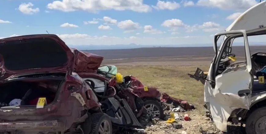 Шығыста жантүршігерлік жол апатынан екі адам ажал құшты (ВИДЕО)