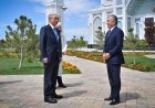 Тоқаев Өзбекстан Президентімен Түркістандағы жаңа мешітті аралады