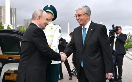 Владимир Путинді Тоқаев өзі қарсы алды