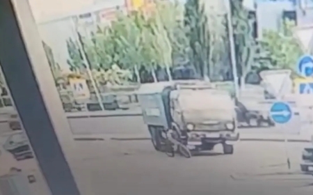 Астанада  жүк көлігі қиылыста велосипедшіні қағып кетті