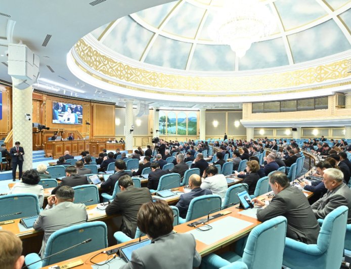 Парламент «Президент туралы» конституциялық заң қабылдады