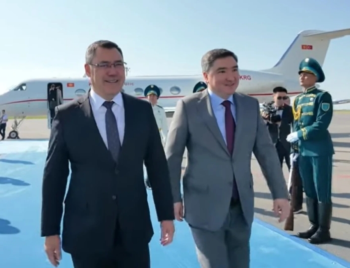 Садыр Жапаров ЕАЭО саммитіне қатысу үшін Астанаға келді