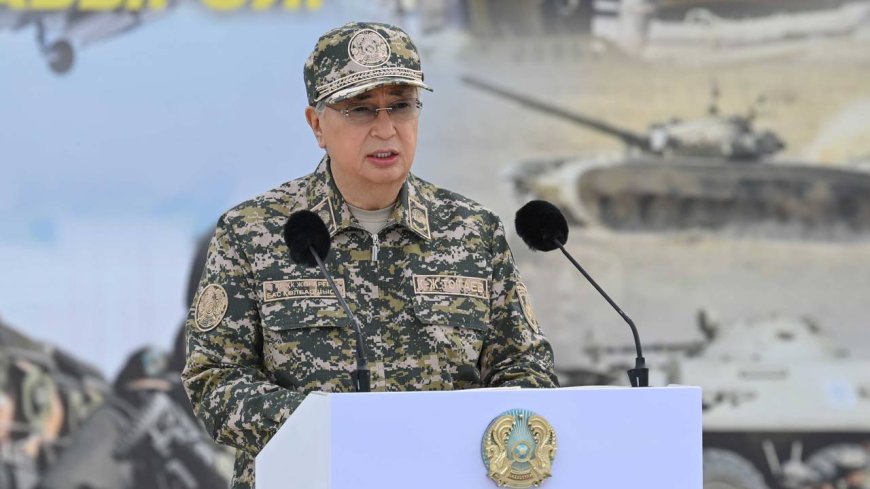 Тоқаев Отан қорғаушылар күнімен құттықтады