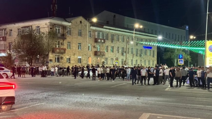 Атырауда жүргізушілер наразылыққа шықты: Полиция күшейтілген режимге көшті