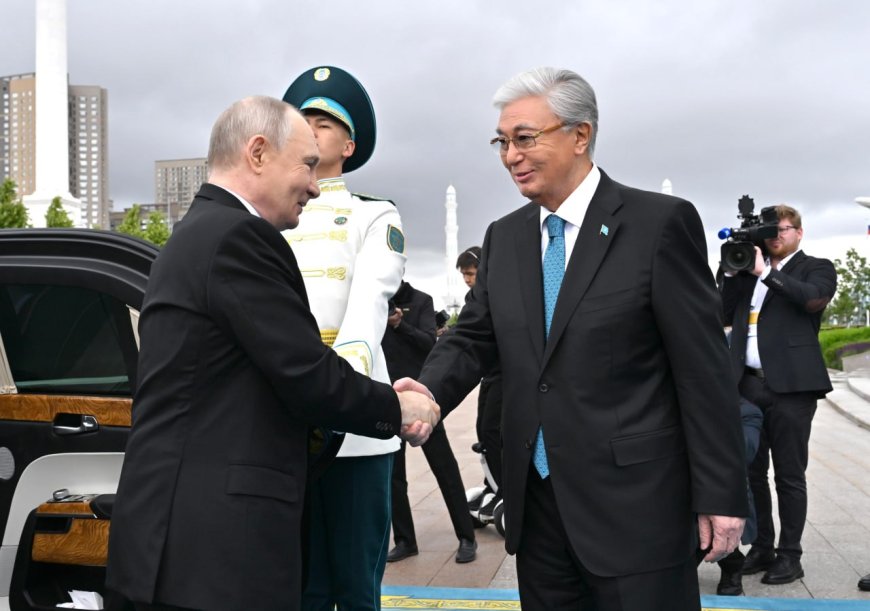 Владимир Путинді Тоқаев өзі қарсы алды