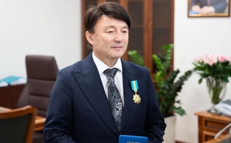 Димаш Құдайбергеннің әкесі «Парасат» орденімен  марапатталды