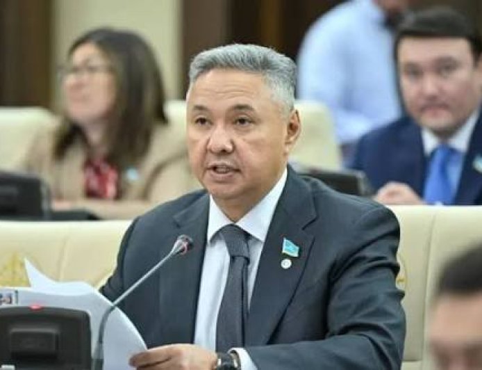 Азат Перуашев өз өкілеттігін тоқтататынын мәлімдеді
