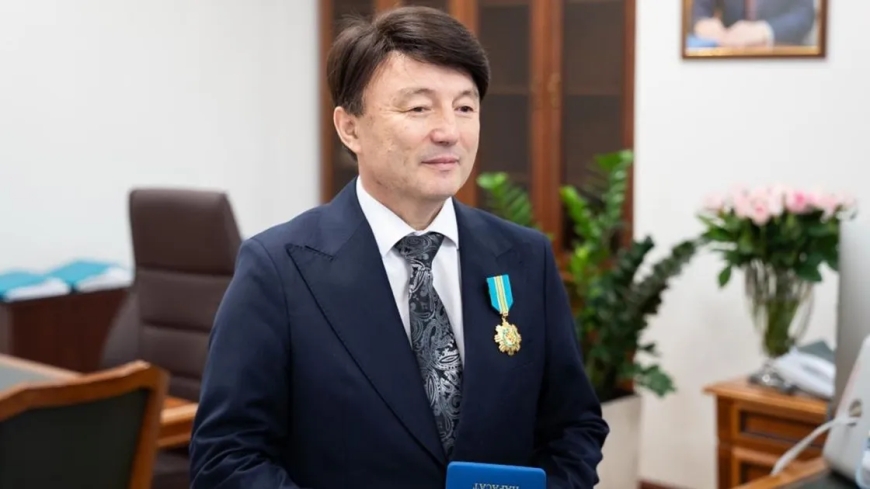 Димаш Құдайбергеннің әкесі «Парасат» орденімен  марапатталды
