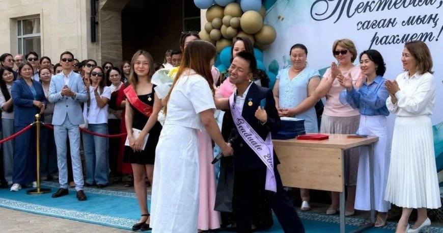 Димаш Құдайберген ерекше «Алтын белгі» иегеріне қымбат сый жасады