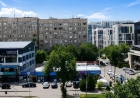 Алматыда 70 жастағы әйел тұрғын үйдің бесінші қабатынан құлап көз жұмды