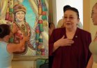 «Сөзбен жеткізе алмаймын»: Меруерт Өтекешова продюсер Баян сыйлаған пәтердің кілтін алды