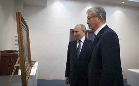 Мемлекет басшысы Путинге ерекше символдық сыйлық тарту етті