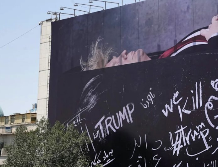 «Біз Трампты өлтіреміз»: Иран астанасында алып плакат ілінді