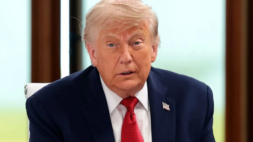 «Опасыздық жасап келді»: Трамп Канадаға неліктен 50 пайыздық салық салғанын түсіндірді