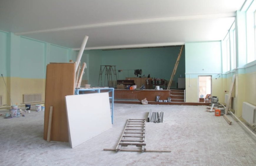Петропавлда мектепте жөндеу жұмыстары кезінде екі әйел биіктен құлап кетті