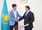 Түркістан облысының әкімі Нұралхан Көшеров талантты теннисші Заңғар Нұрланұлымен кездесті