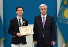 Тоқаев халықаралық пән олимпиадаларының жеңімпаздарымен кездесті