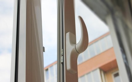 Петропавлда бес жасар бала қонақүйдің терезесінен құлап кетті