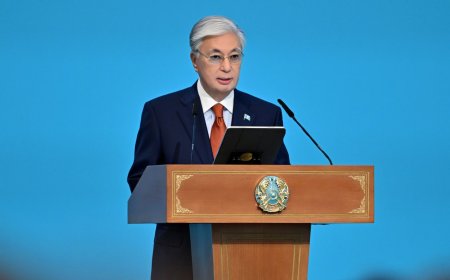 Тоқаев: «Педагогтерді қағазбастылықтан, бітпейтін есептен, пайдасыз тексерістерден босату керек»