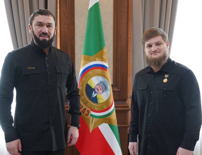 Рамзан Қадыровтың үлкен ұлына «Шешенстан Батыры» атағы берілді