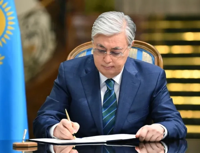 Тоқаев Шавкат Рахмоновқа әкесінің қазасына байланысты көңіл айтты