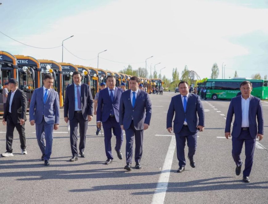 Түркістанның автопаркі жаңарып, жүргізушілерге 35 жаңа автобус кілті тапсырылды