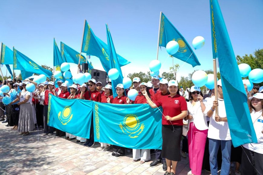 Мемлекеттік рәміздер – Тәуелсіздіктің тұғыры: Түркістанда Көк Ту көтеріліп, елдік рух ұлықталды