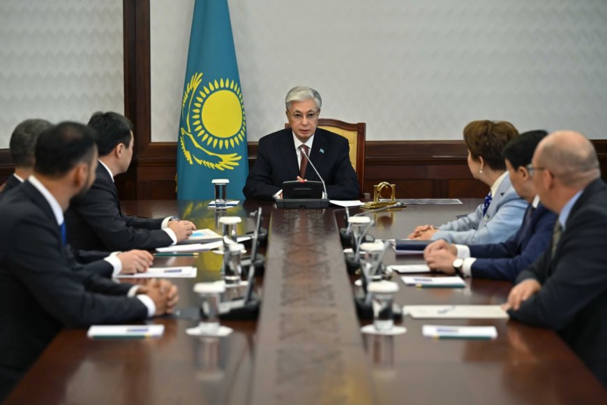Тоқаев Құрылтайдағы партия фракцияларының жетекшілерімен кездесті