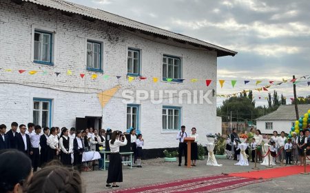 «Биыл да жатақханада оқиды»: Алматы облысында 200 оқушы жаңа мектепке зар
