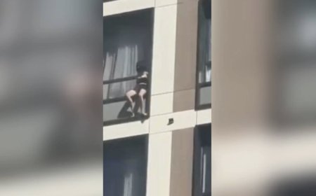 Астанада әйел 15-қабаттан бала жатқан арбаның үстіне құлады