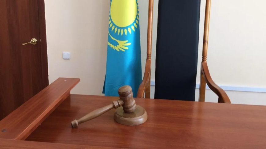 «Баланы күйеуінен тапқан жоқ»: Аңдамай сөйлеген әйел сот алдынан бір-ақ шықты