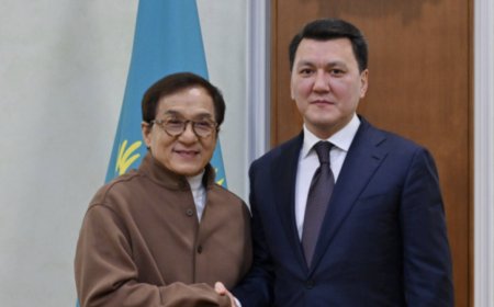 Ерлан Қарин Джеки Чанмен кездесті
