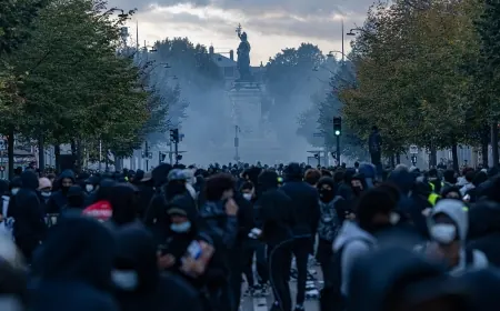 Один погибший и 855 задержанных: протесты во Франции переросли в беспорядки