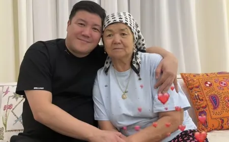 «Көзінде мұң бар»: Тұрсынбек Қабатов анасынан бата алды