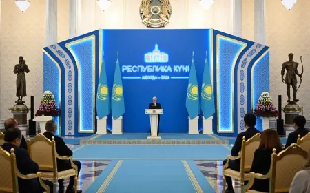 Тоқаев Республика күніне арналған салтанатты жиында сөз сөйледі