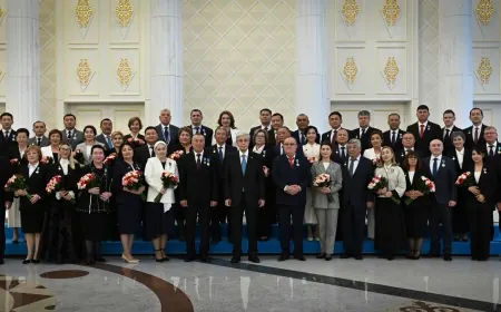 473 жұмысшы, 270-ке жуық мұғалім, ғалым мен медицина қызметкері: Тоқаев кімдердің еңбегі еленетінін айтты